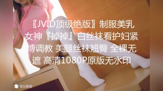 11月新品大众洗浴场女客换衣室内部真实高清偸拍专挑年轻身材好不穿衣服的姑娘拍妹子夹成一条缝的阴部没几根毛真性感