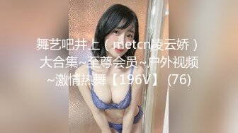  深夜去嫂子房间勾搭迷人的嫂子，又大又软的骚奶子好诱人，抠她骚穴好多淫水诱惑十足