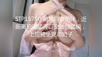 瘦瘦的纹身美女