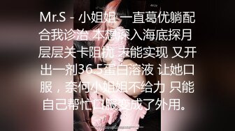 这两个粉嫩嫩小美女滋味让人难以割舍，第三次搞，养精蓄锐终于肉棒硬了只能操一个妹子啪啪冲刺肉穴