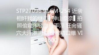 妈妈和女儿一起骚，丝袜情趣装诱惑全程露脸大秀，双头道具互相抽插浪荡呻吟