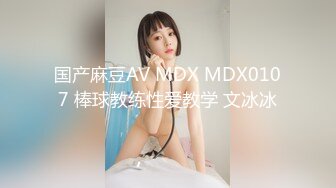 绝对熟女道具自慰插嘴，再插穴，特写紧致小穴，十分粉嫩