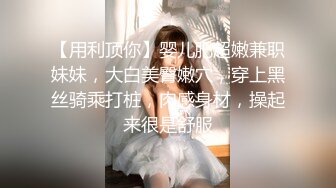 77qiqi 长相清纯甜美身姿苗条动人的美女 浅色内衣搭配性感诱人原色丝袜