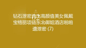 三月最新流出厕拍大神❤️潜入广场附近沟厕偷拍来跳舞的少妇大妈尿尿最后来了几个颜值还可以的少妇