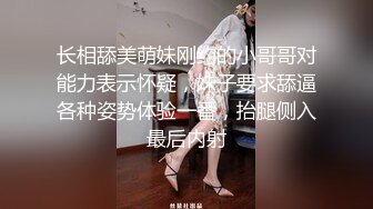 多处纹身大奶妹，手伸进牛仔短裤摸逼，69姿势舔逼抬腿猛操，操的妹子大叫后入大屁股撞击