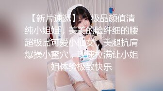  肤白貌美极品小妞露脸浴室洗白白诱惑狼友，到床上揉奶玩逼给狼友看特写