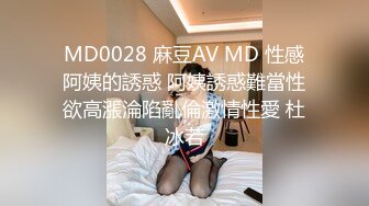    姐妹榨汁机床上的极品尤物一起伺候小哥 吃着奶子妹子给舔鸡巴，草了骚穴又草嘴轮着玩射她嘴里