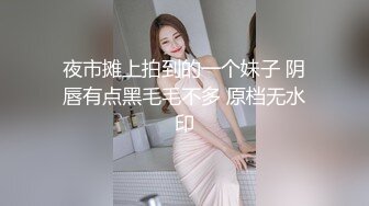 黑框眼镜女仆装，淫荡小骚货，炮友来了操骚逼，埋头舔屌一脸淫荡，美臀侧入爆操，射的太快满足不了