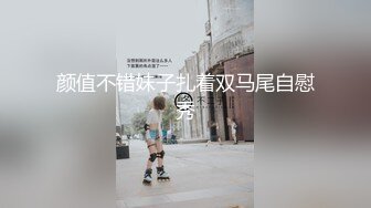 【搞沐足女技师】果然大叔最好色，挺嫩小妹，叫她骑在身上按摩，金钱诱惑加钱操逼，不要射里面会怀孕的