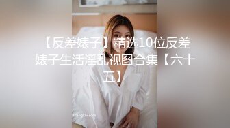  淫娃女友黑丝情趣全程露脸跟狼友发骚互动，主动扒下男友的裤衩舔弄大鸡巴吸蛋蛋