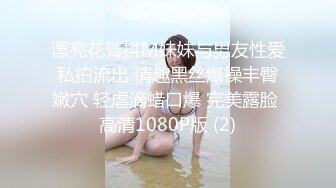 《极品CP魔手外购》经济型集体公寓女厕三机位全景偸拍各种学生和上班族小姐姐熟女方便，意外收获小情侣厕所躺平造爱2