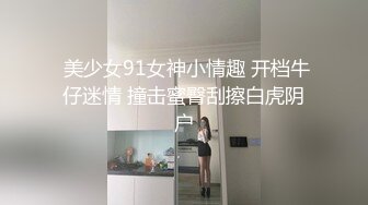 公务员肌肉受被两个壮1前后夹击,操到喷射