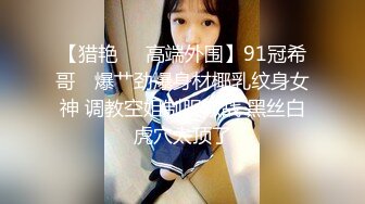 小伙子国内商场看到穿吊带的姑娘竟然跑过去拉开她吊带摸奶子