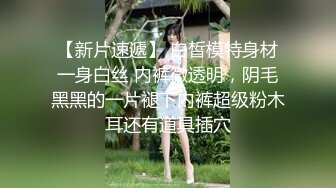 刚生完孩子的美少妇，巨乳大奶一挤奶就流母乳出来，玩黄瓜69姿势特写逼逼