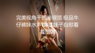 颜值美少妇全程露脸镜头前大秀自慰，跟狼友互动跳弹抽插玩弄骚逼淫水好多，大黑牛插进去真骚叫声可射刺激