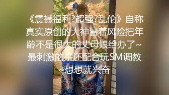  淫荡指数9分高颜值女神大战头套男，边插边用辣椒黄瓜爆菊，操的不够爽，电动伸缩假屌伺候