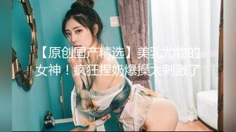 情趣旗袍极品美女，黑白丝袜足交，大屌炮友深喉，扶细腰干美臀，被操的笑嘻嘻，大力操