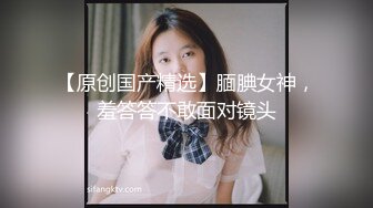 极品修身黑衣白色短裙女神 这柔柔良家风情引的人欲望