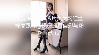 《魔手☛外购☀️极品CP》地铁女厕全景偸拍络绎不绝的年轻小姐姐方便☀️美女多亮点多，妹子换奶罩一对大奶又圆又挺手感绝对一流 (7)