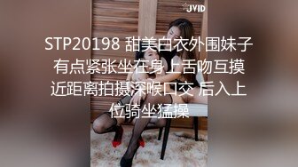 甜美御姐女神〖小桃〗秀丽小娇妻展现放荡的另一面 让老公看着她被男人轮着干