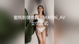 老哥找来两位好身材卖淫女玩双飞 享受双女轮流舔吸的快感