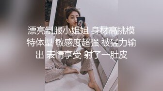    年轻气质女友朵朵 和包皮男小男友口交，很小心翼翼，慢慢给男友吃