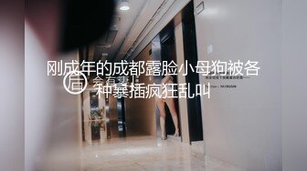 小情侣深夜寻刺激 女厕内小女友给男孩口交啪啪