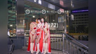 【MP4/HD】年龄不大尺度很大！振动棒双洞齐开，特写视角猛怼，三根手指插入狂扣