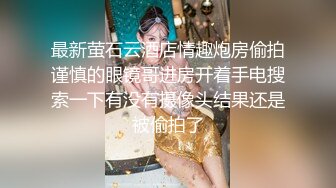 护士小姐姐上班不老实玩黄播，在狼友的指挥下到更衣室脱光了揉奶抠逼自慰呻吟好刺激，尿尿给狼友看不要错过