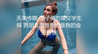 悍妇当街暴打偷手机无内女贼,众人围观看逼逼