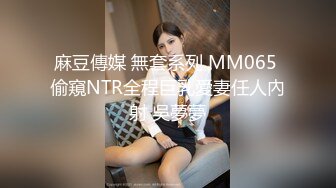 漂亮熟女人妻 被四个健壮黑祖宗的超大肉棒 操的三洞全开 娇小的身材跟玩似的 爽的快要上天了