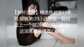   青春小丽妹女技师的诱惑，来客户按摩乳推打飞机，性感长腿脱下舔背摩擦