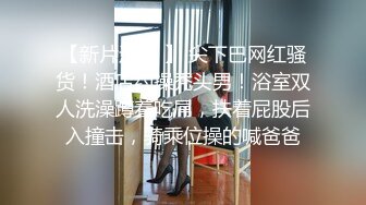 大哥很猛衣服不脱直接操起来~边干边脱就是省时间