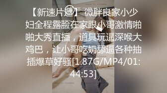 半小时就受不了了的她~紧咬着衣角